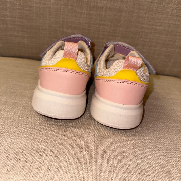 SHEIN Girls Color Block Velcro Skate Shoes - Picture 3 of 8